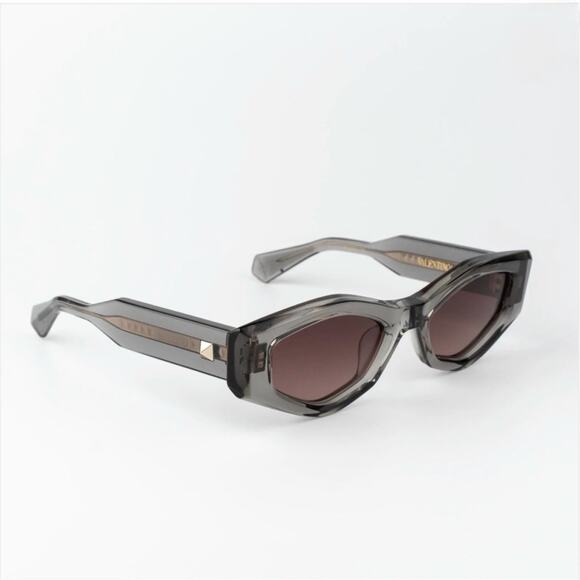 New! Valentino V TRE VLS 101C, Stylish Gray Sunglasses, Authentic main image 8